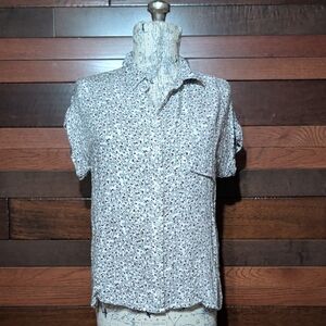 Velvet Heart Short-Sleeve Button-Down Shirt in White with Red Accents